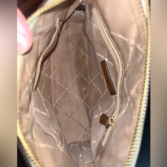 Michael kors crossbody - Picture 4 of 4